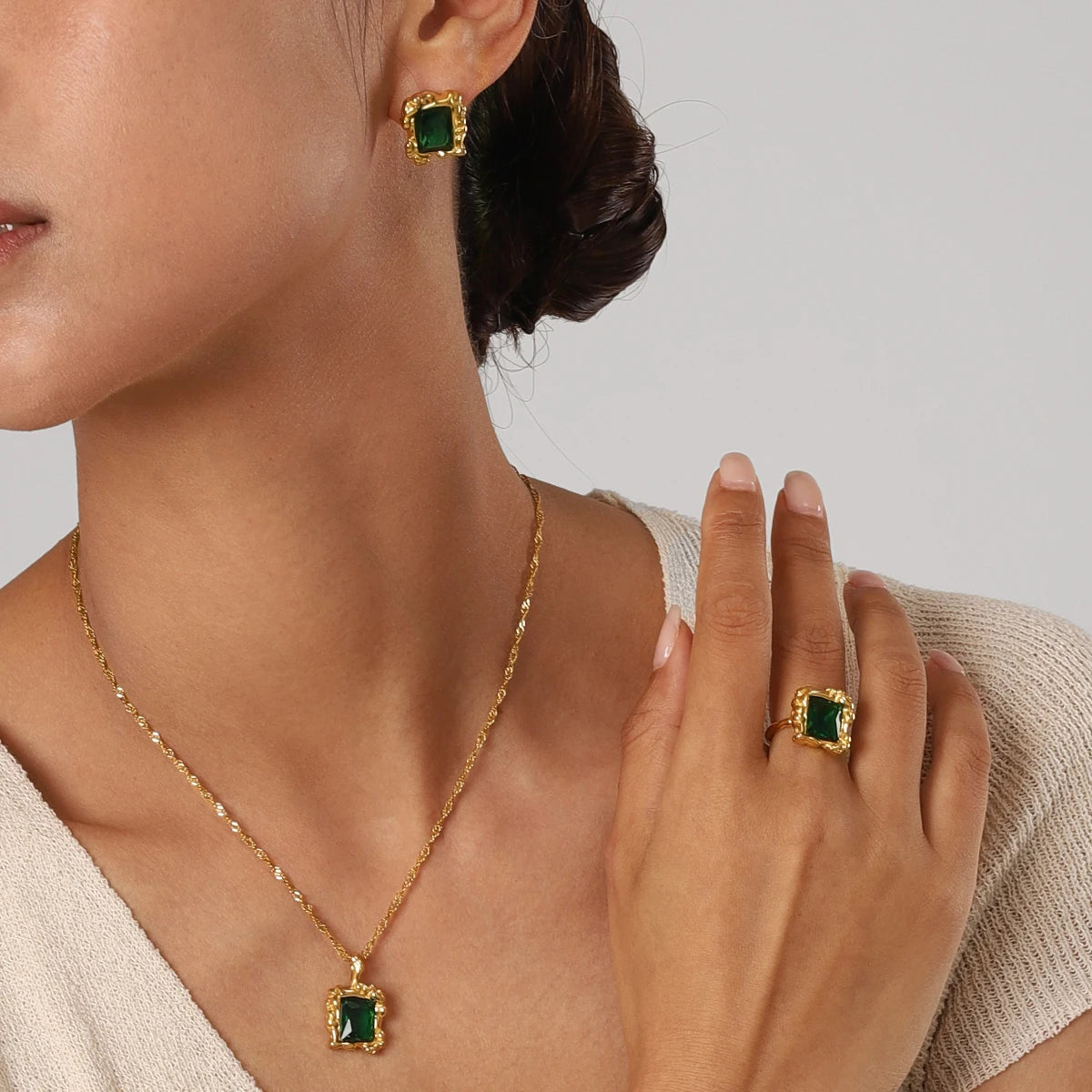 Retro Texture Green Zircon Pendant